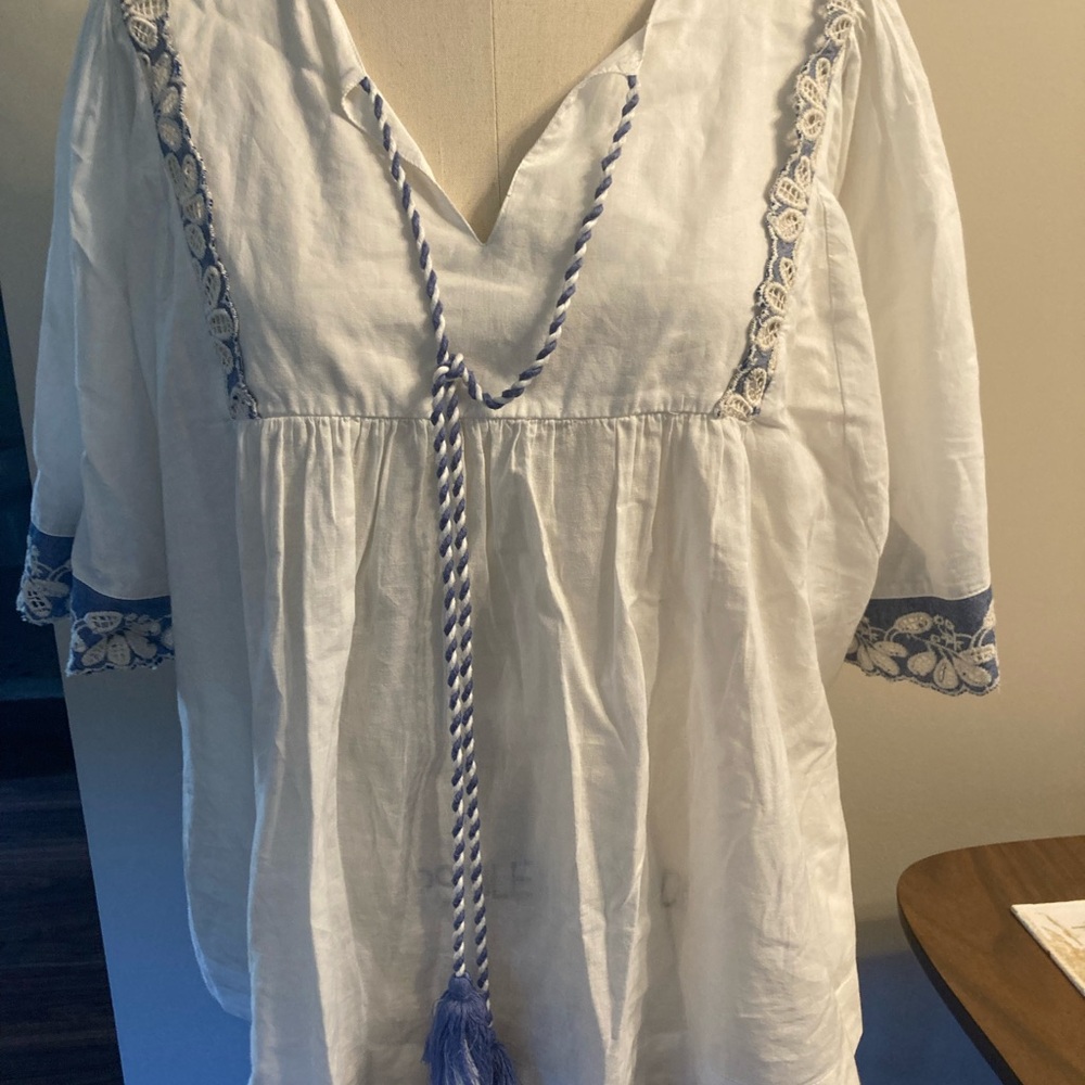 Chic White and Blue Lace Women's Blouse